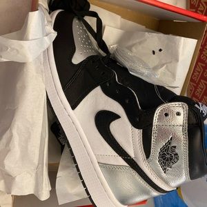 Jordan 1 High SILVER TOE womens